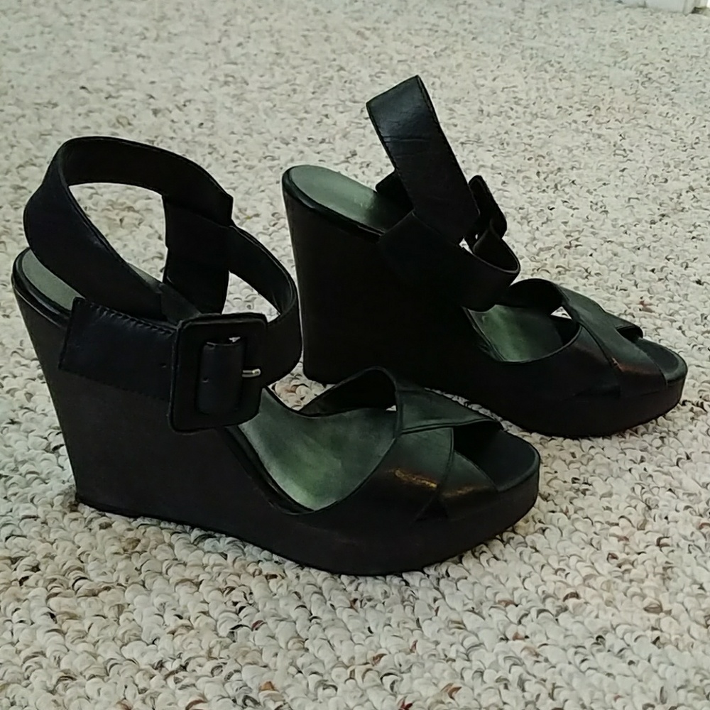 Nine West black leather wedge